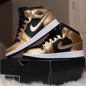 Big Kids' Air Jordan Retro 1 Mid SE